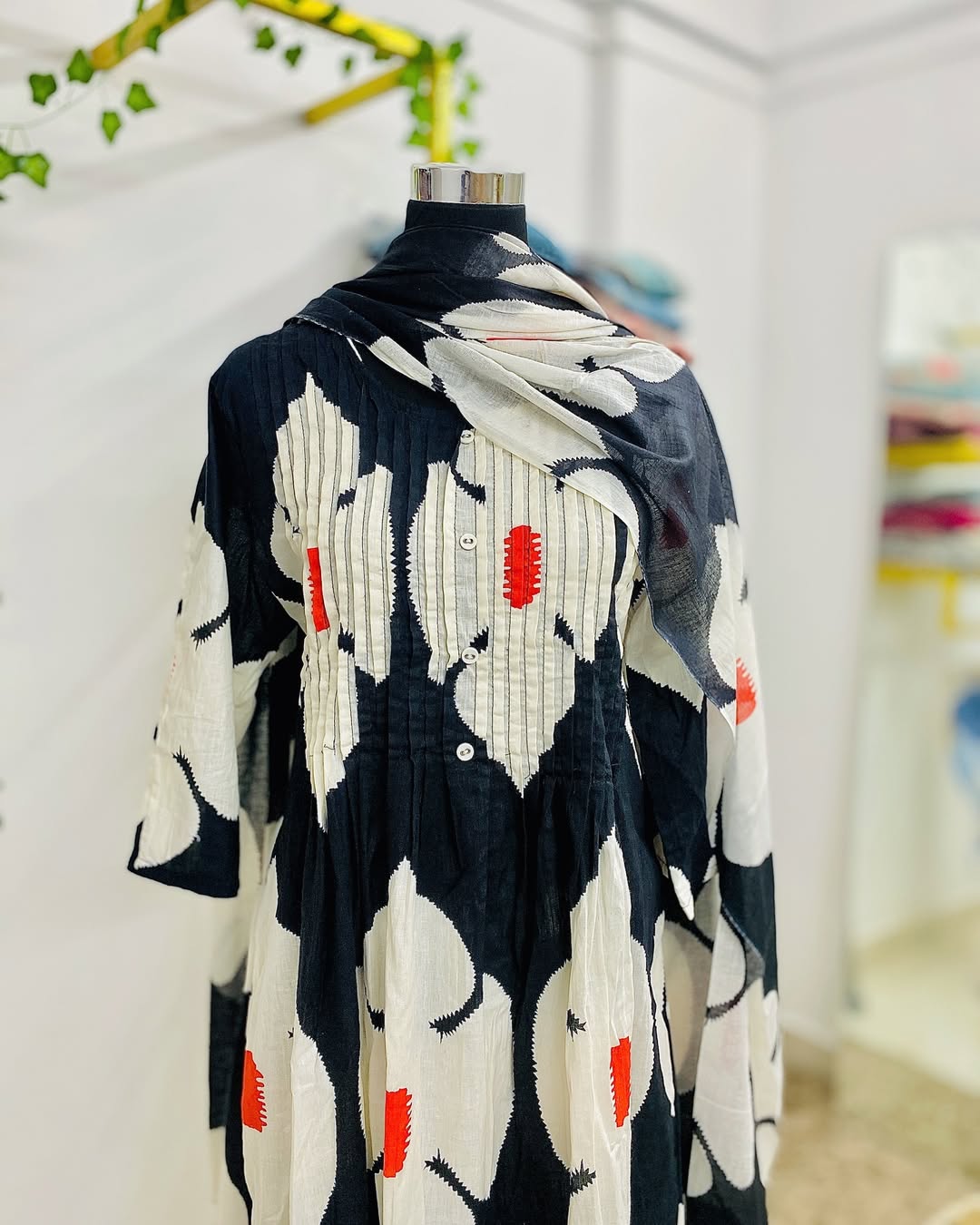 Black & White Color Floral Printed Cotton Kurta Pant Dupatta Salwar Kameez