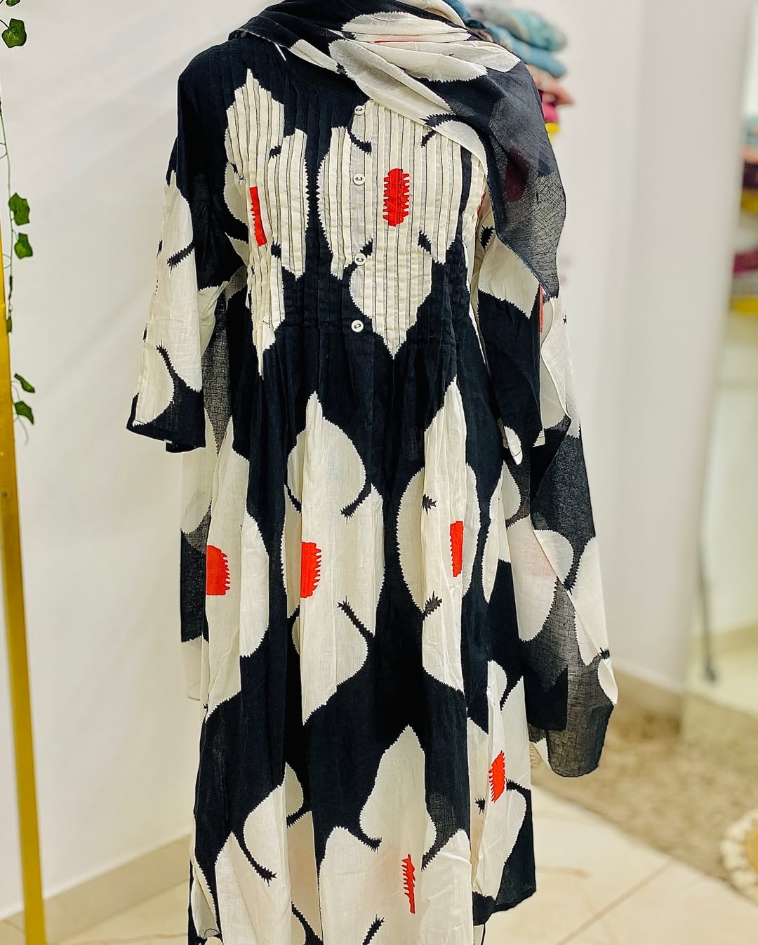 Black & White Color Floral Printed Cotton Kurta Pant Dupatta Salwar Kameez