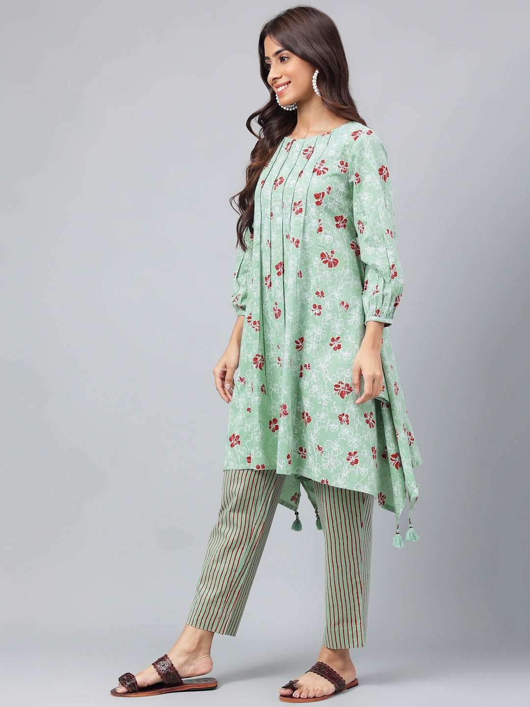 Green Cotton Floral Printed Kurta With Pant - Style Like A Diva