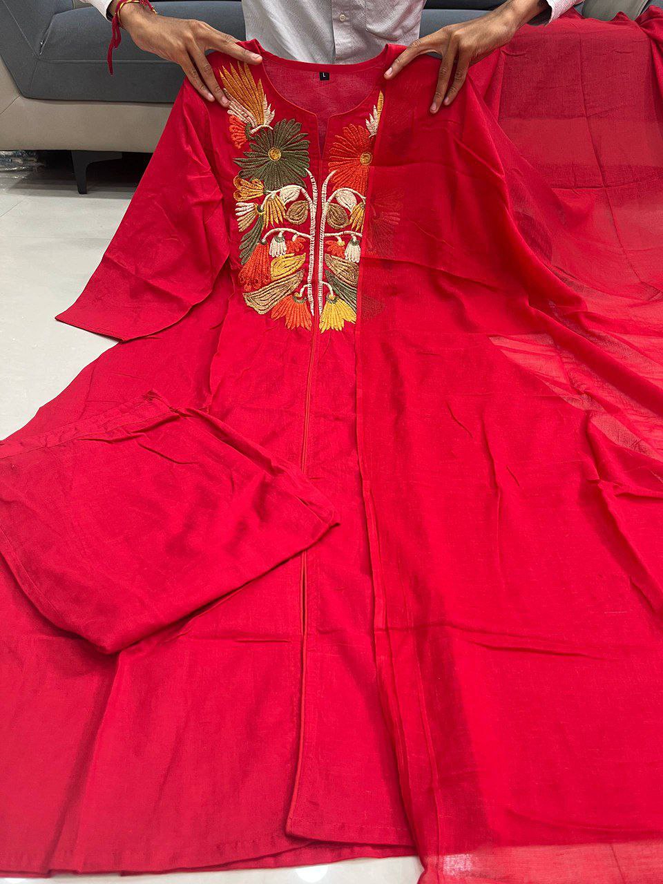 Elegant 3 Pcs kurta set with Embroidered work with malmal dupatta