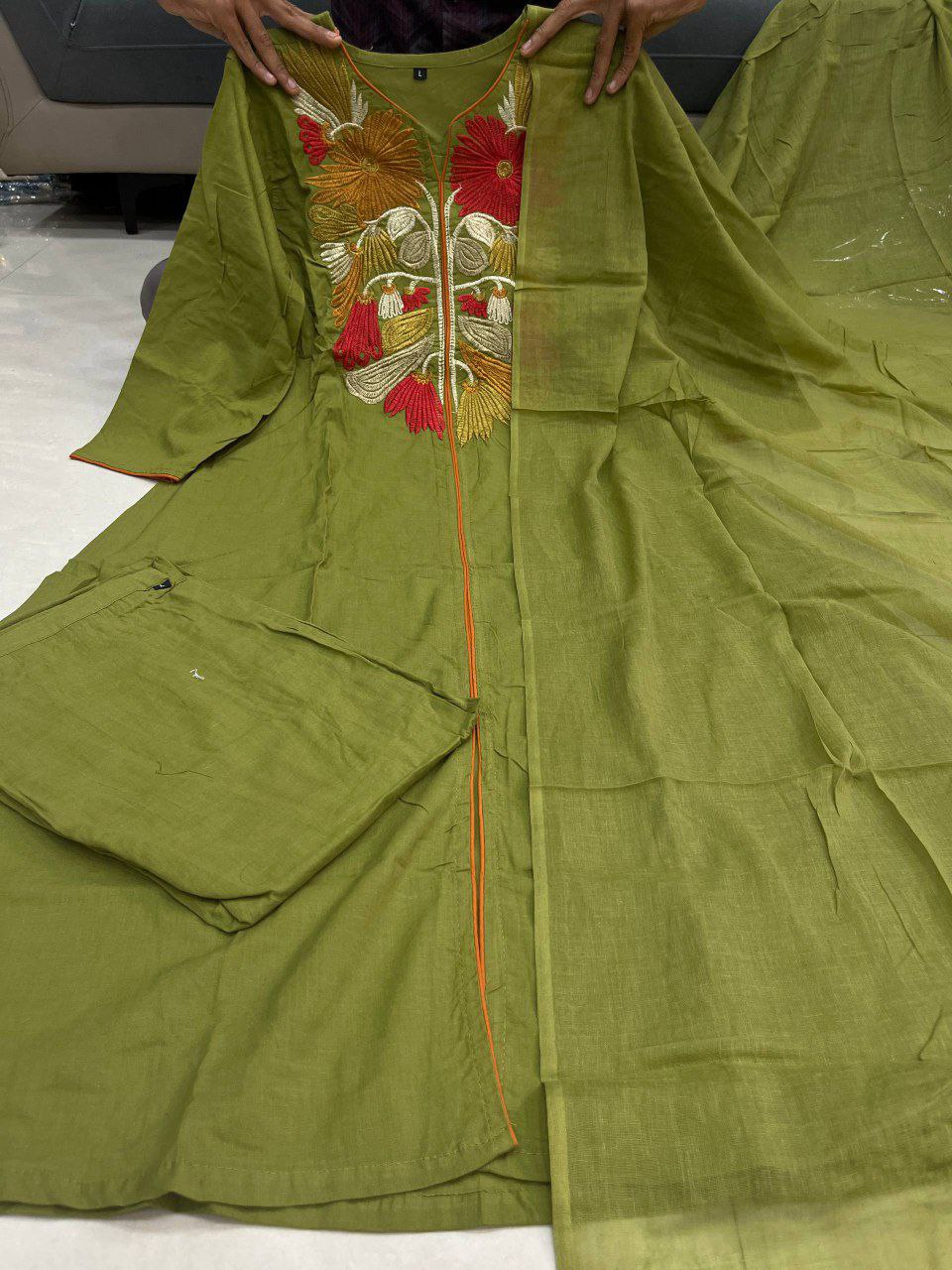 Elegant 3 Pcs kurta set with Embroidered work with malmal dupatta